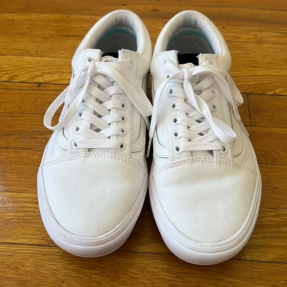 White Vans | Old Skool Wide Shoe | Size Men’s 10